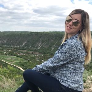 Meet your Posher, Nadia